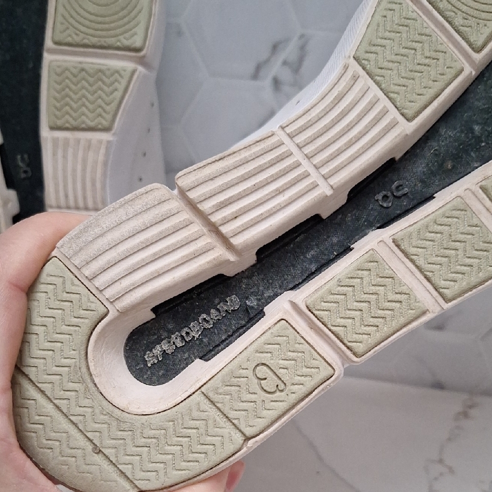 On Running The Roger Advantage White Leather Trainer Running Shoes Womens Size 7 - Picture 12 of 15